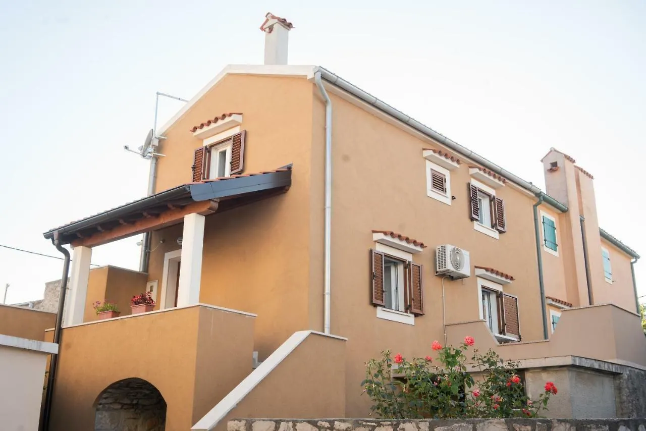 Kuca Za Odmor Bluzovi Apartamento Cres 0*,  Croácia